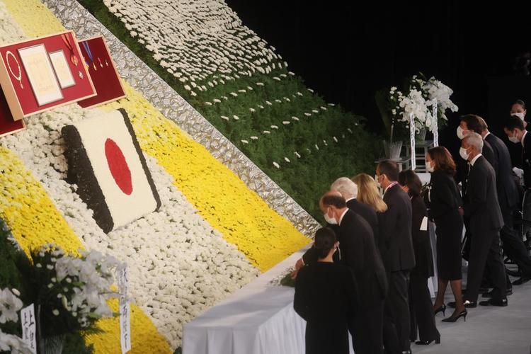 安倍疫情补偿,安倍采取一切手段阻止疫情蔓延-第2张图片 安倍疫情补偿,安倍采取一切手段阻止疫情蔓延-第2张图片