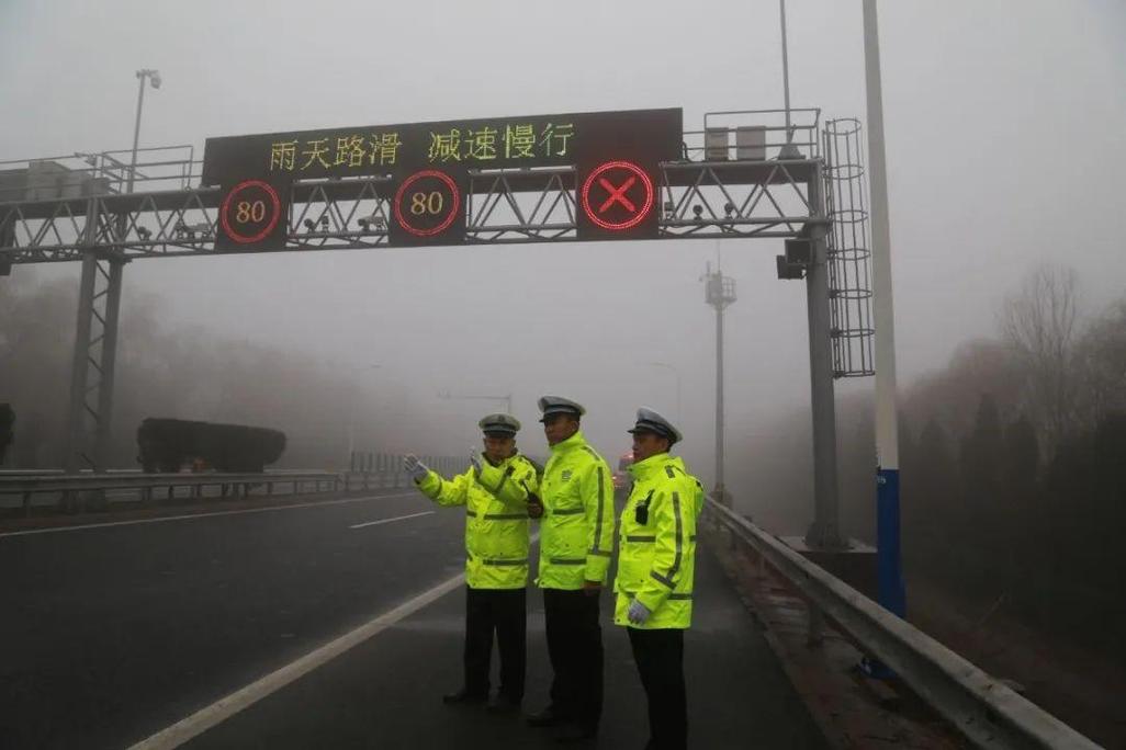 下雨天限号吗，下雨天限行会被拍到违章吗-第2张图片