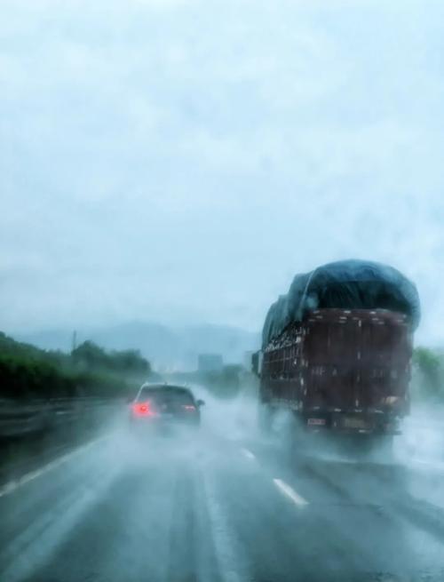 下雨天限号吗，下雨天限行会被拍到违章吗-第5张图片